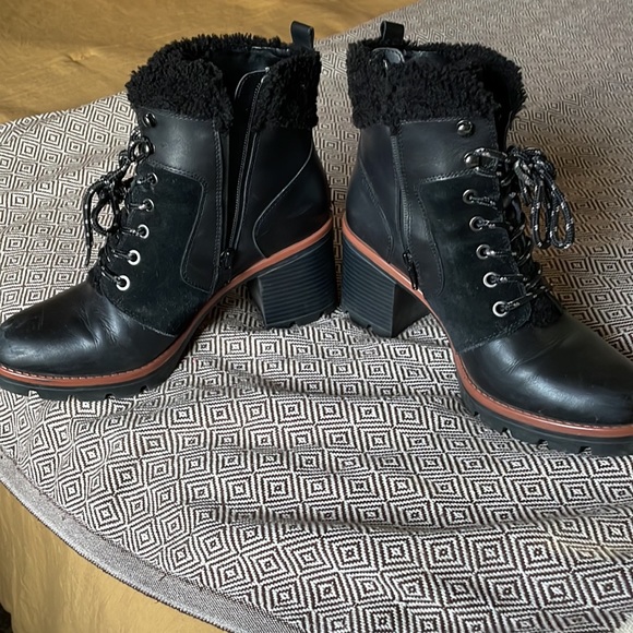 Naturalizer Booties - Picture 3 of 8